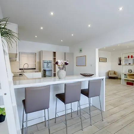 Stylish 3 Bedroom In St Julians *