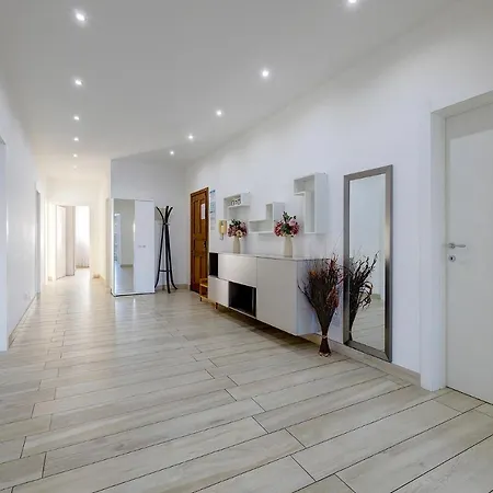 Stylish 3 Bedroom In St Julians * San Ġiljan