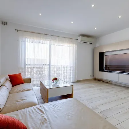 Апартаменты Stylish 3 Bedroom In St Julians Сент Джулианс
