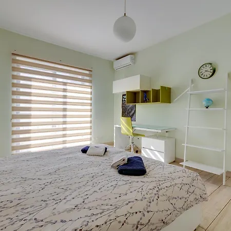 Stylish 3 Bedroom In St Julians Апартаменты