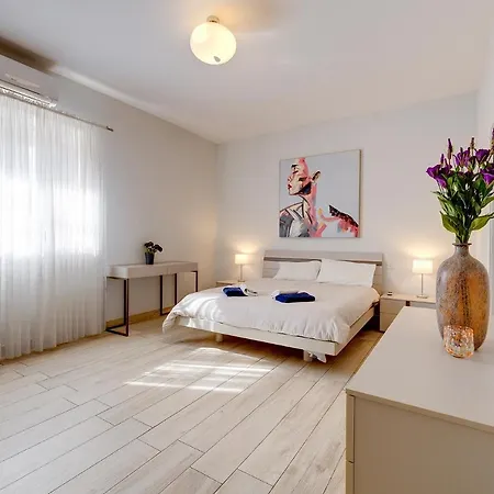 Stylish 3 Bedroom In St Julians