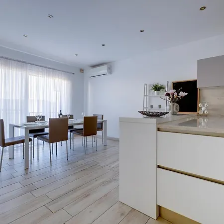 Stylish 3 Bedroom In St Julians Апартаменты *