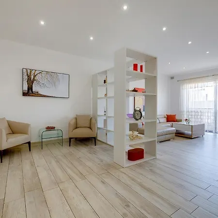 Stylish 3 Bedroom In St Julians *