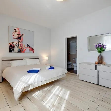 Stylish 3 Bedroom In St Julians Apartment San Ġiljan