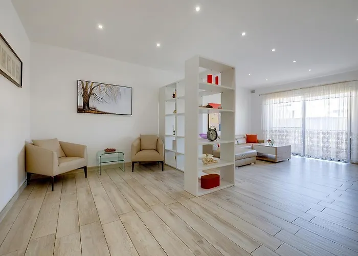 Stylish 3 Bedroom In St Julians *