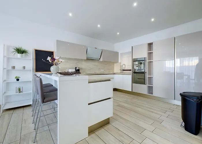 Apartment Stylish 3 Bedroom In St Julians