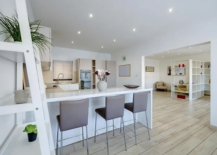 Stylish 3 Bedroom In St Julians *