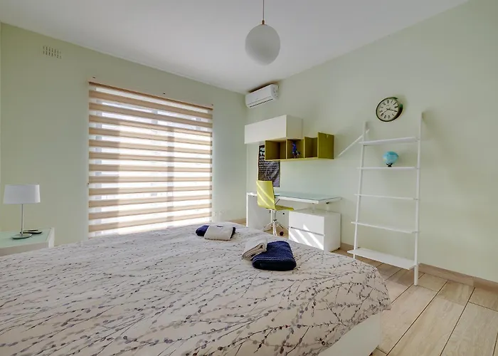 Stylish 3 Bedroom In St Julians Apartment