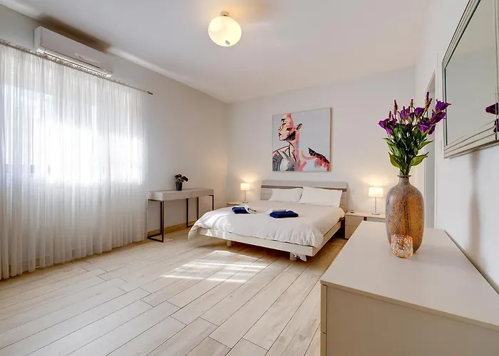 Stylish 3 Bedroom In St Julians