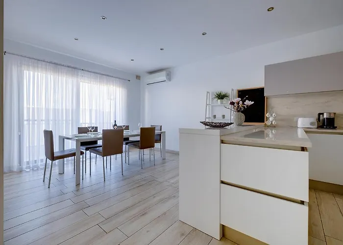 Stylish 3 Bedroom In St Julians Apartment *